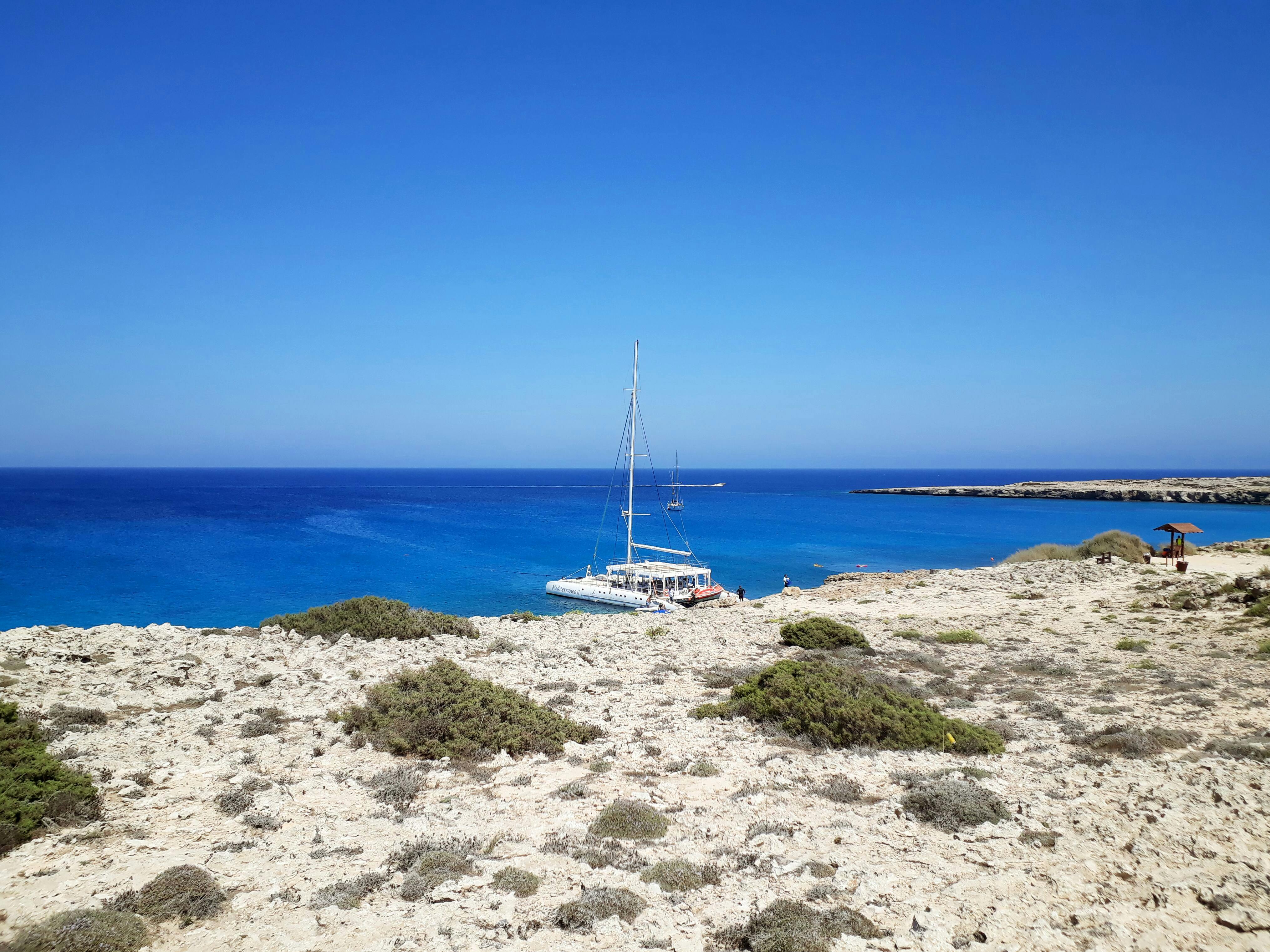 Balade de détente en catamaran dans la baie de Konnos