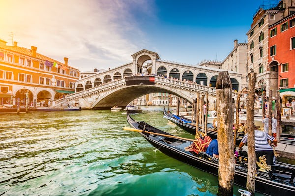 Venice express tour with Rialto Bridge, St. Mark Basilica and gondola ride