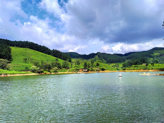 Kandy and Sembuwatta Lake day tour from Nuwara Eliya