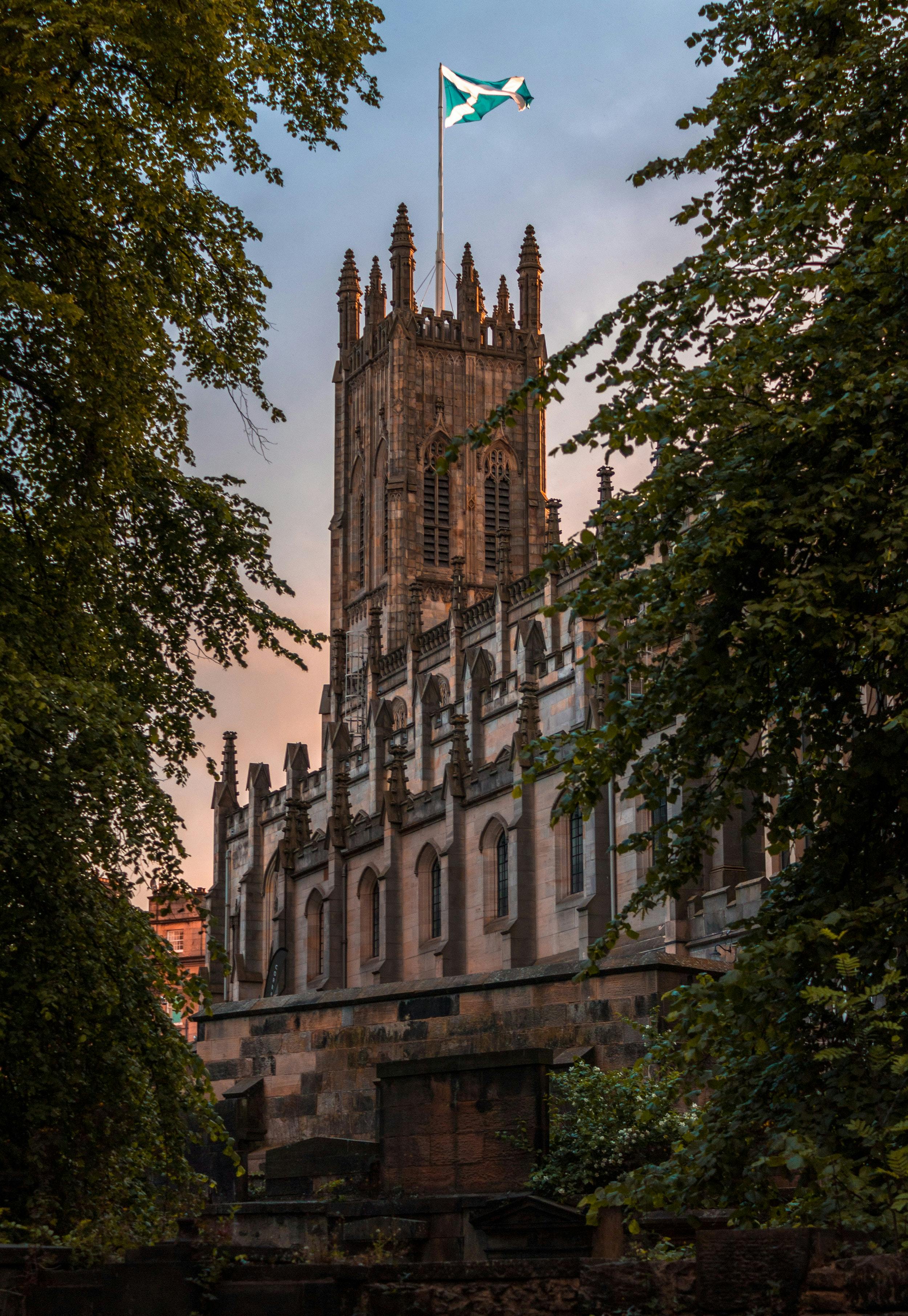 Edinburgh a self-guided audio tour on its history and secrets