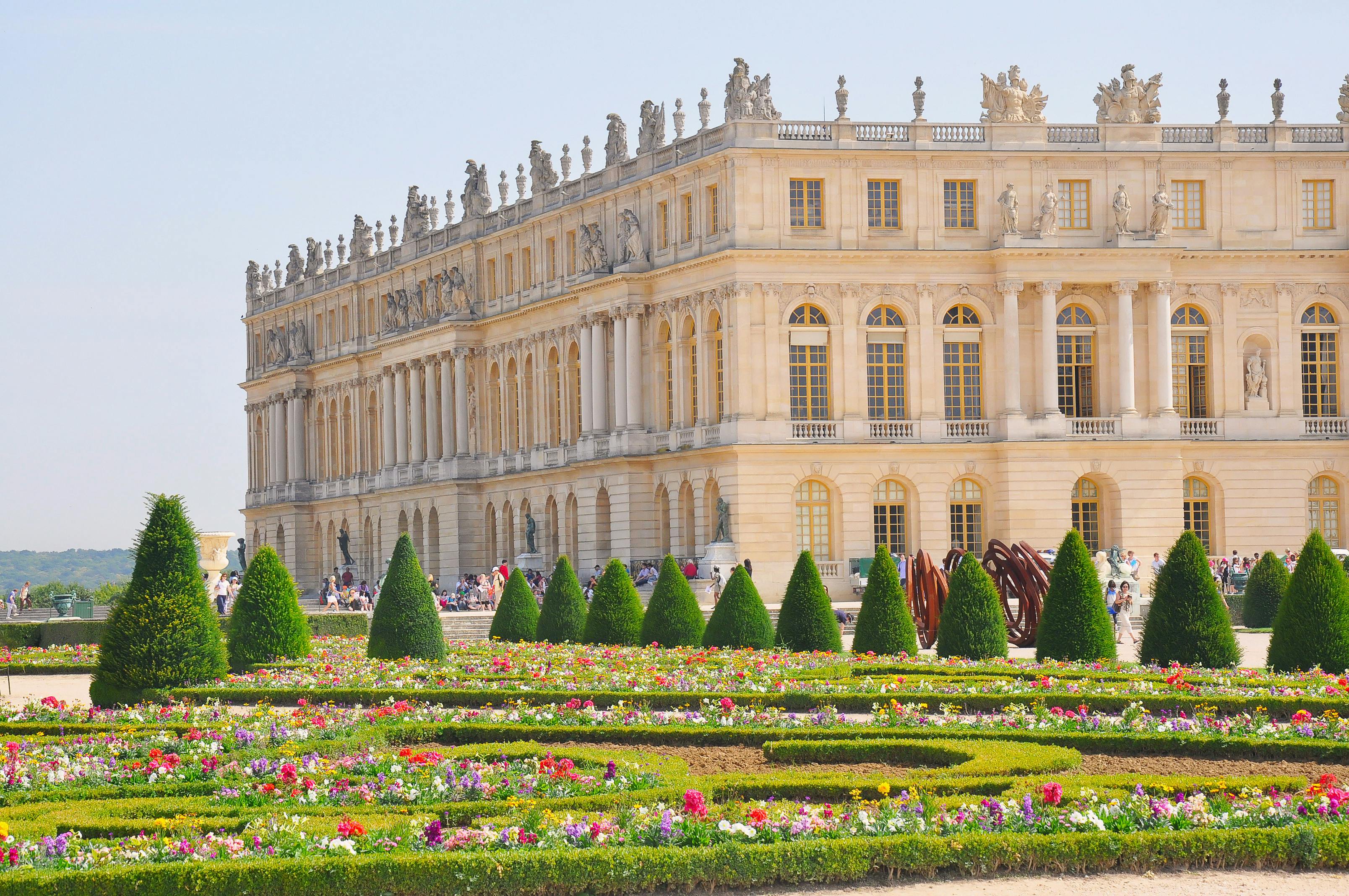Visita guiada pelo Palácio de Versalhes e por Giverny com transporte e almoço