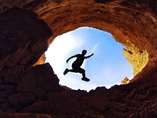 Viagem para a caverna Ain Heet