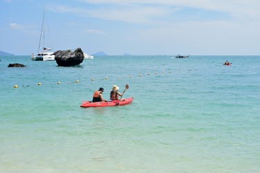 Esperienza in kayak e snorkeling a Hong Island in barca da Krabi con pranzo