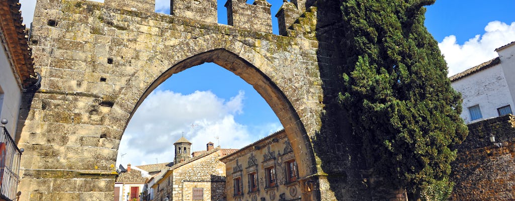 Passagem de trem turístico de Baeza