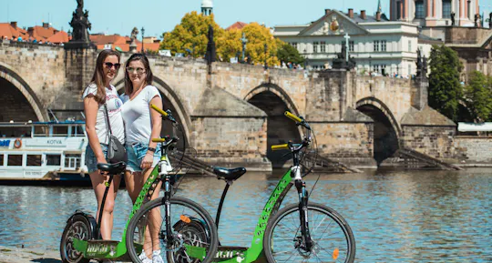 Recorrido de 3 horas por el casco antiguo en escúter eléctrico