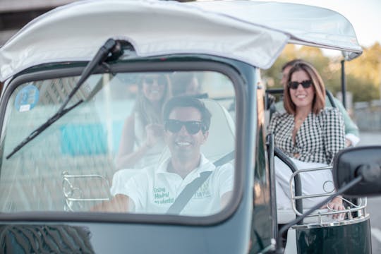 Tour de tuk-tuk elétrico do centro histórico ao bairro de Salamanca