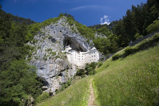Gita di un giorno alle Grotte di Postumia e al Castello di Predjama da Trieste
