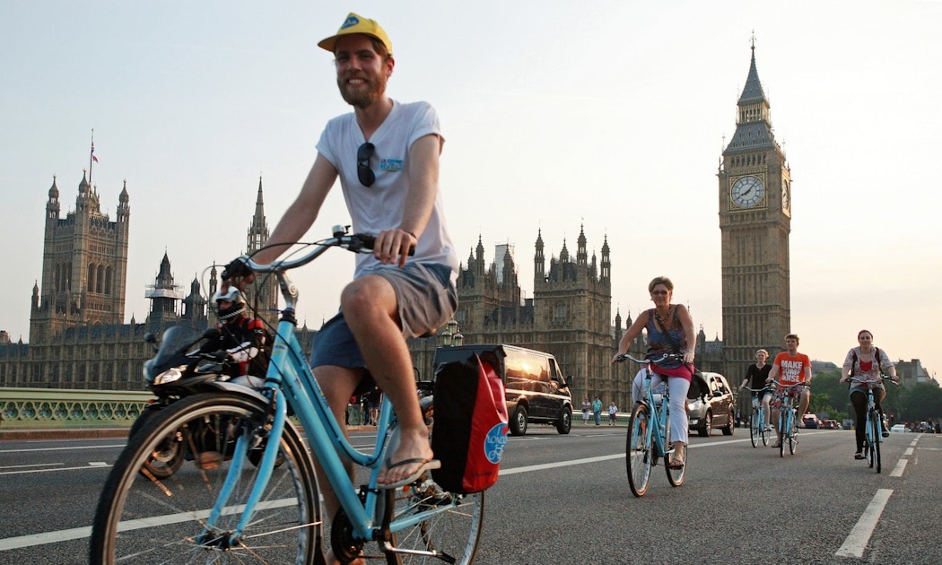 London tour guide. Велосипедный тур по Лондону. Велосипеды в Лондоне. Велосипед Великобритания. Велосипедисты в Лондоне.