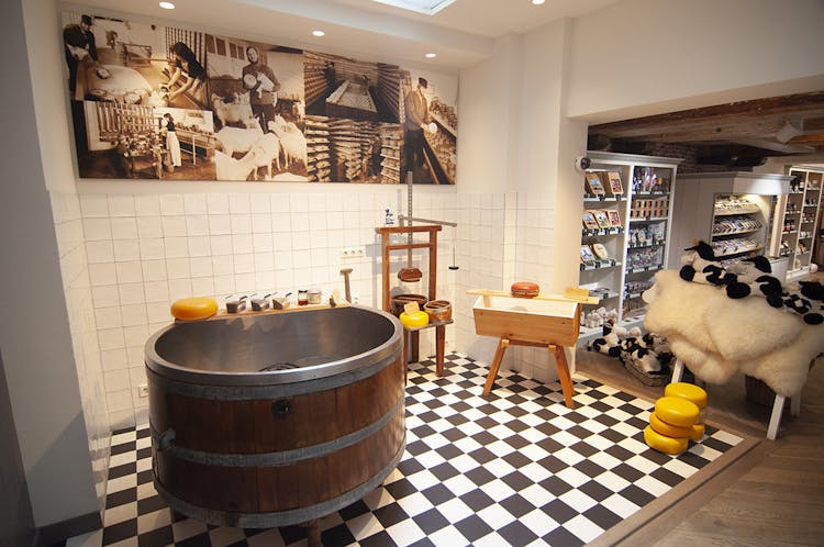 Cheese tasting room by Henri Willig