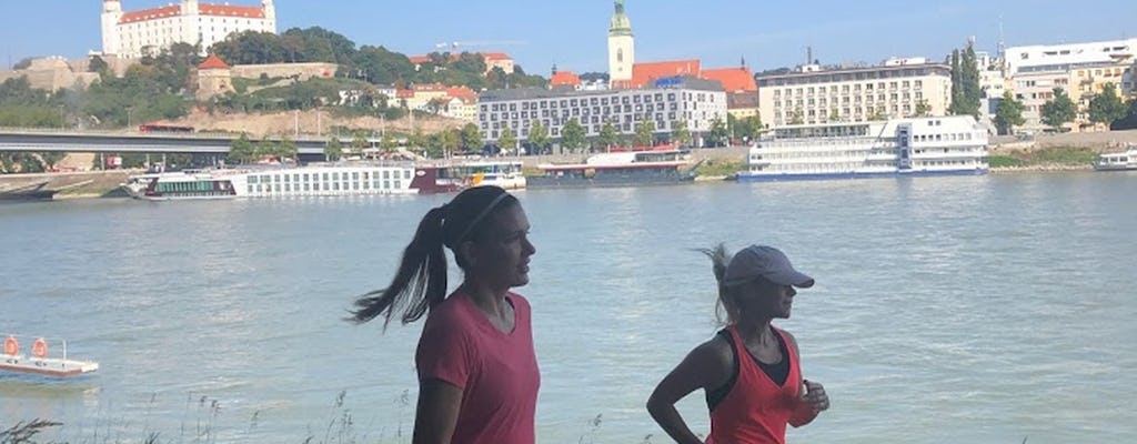 Tour de carrera por Bratislava con un local