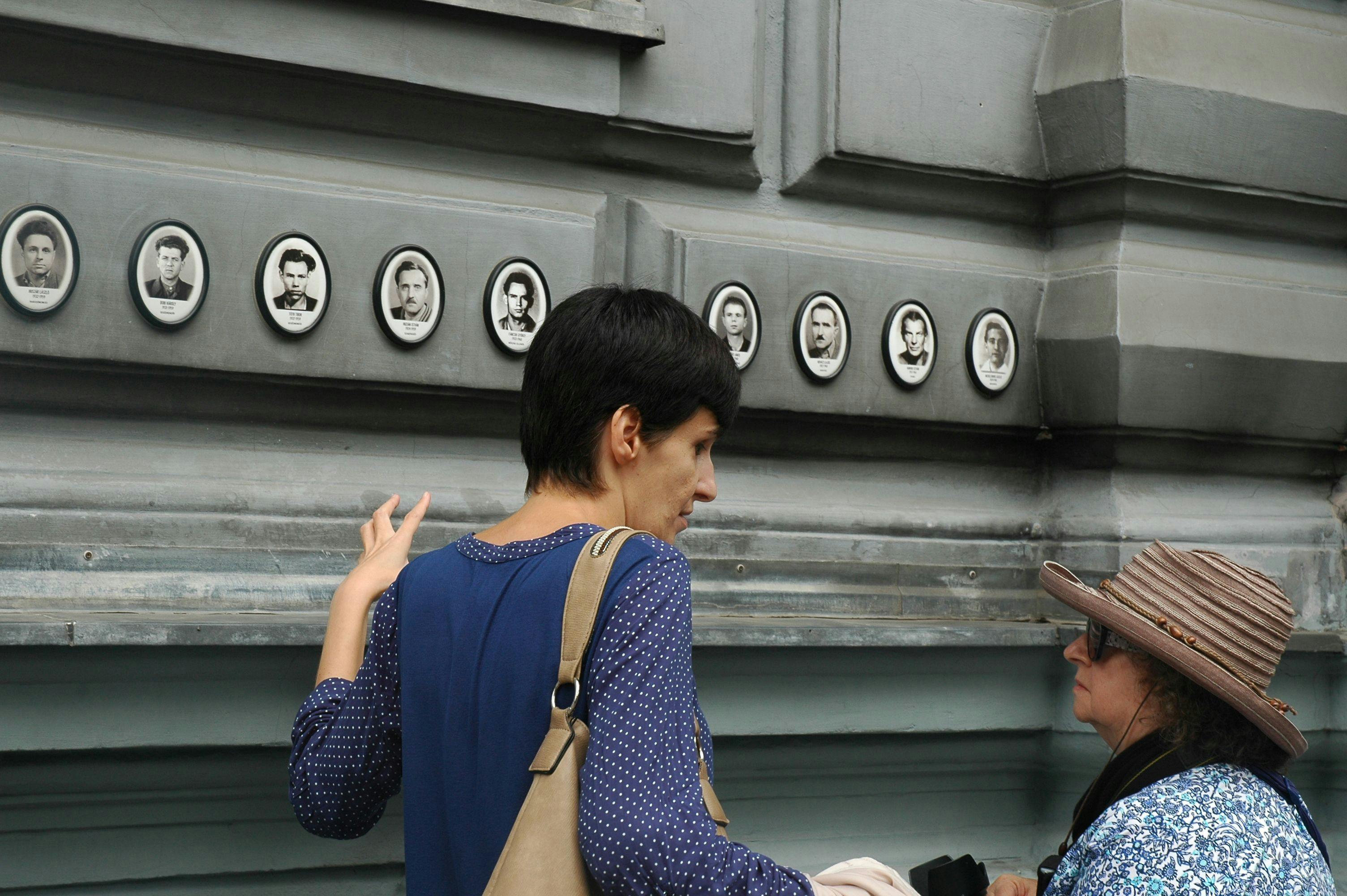 Budapeste Comunista: A "Caserna Mais Alegre" do Bloco Soviético