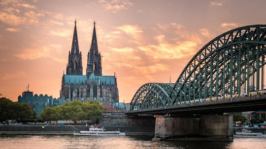 Visite en pousse-pousse au champagne à travers Cologne