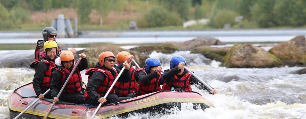 Aventura de rafting no rio Kuusaa
