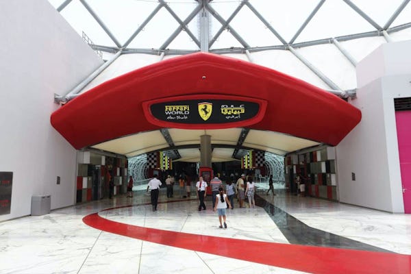 Visite de la mosquée d'Abou Dhabi et du Ferrari World au départ de Dubaï