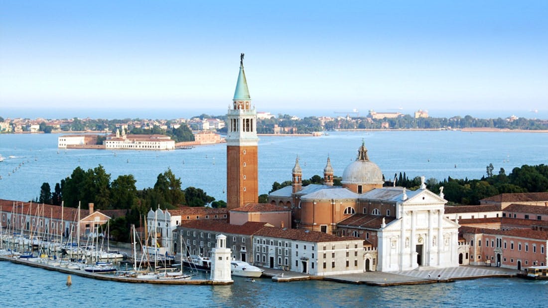 Tour de barco pelas belezas artísticas de Veneza