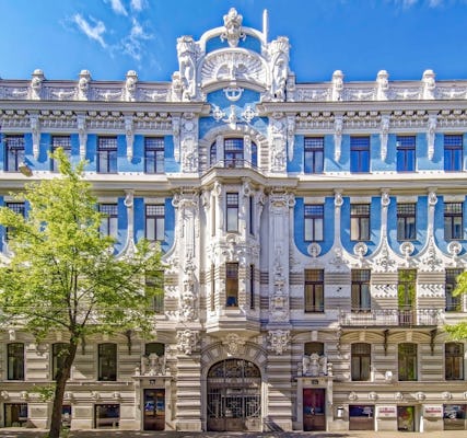 Visita guiada privada exclusiva à arquitetura de Riga com um local