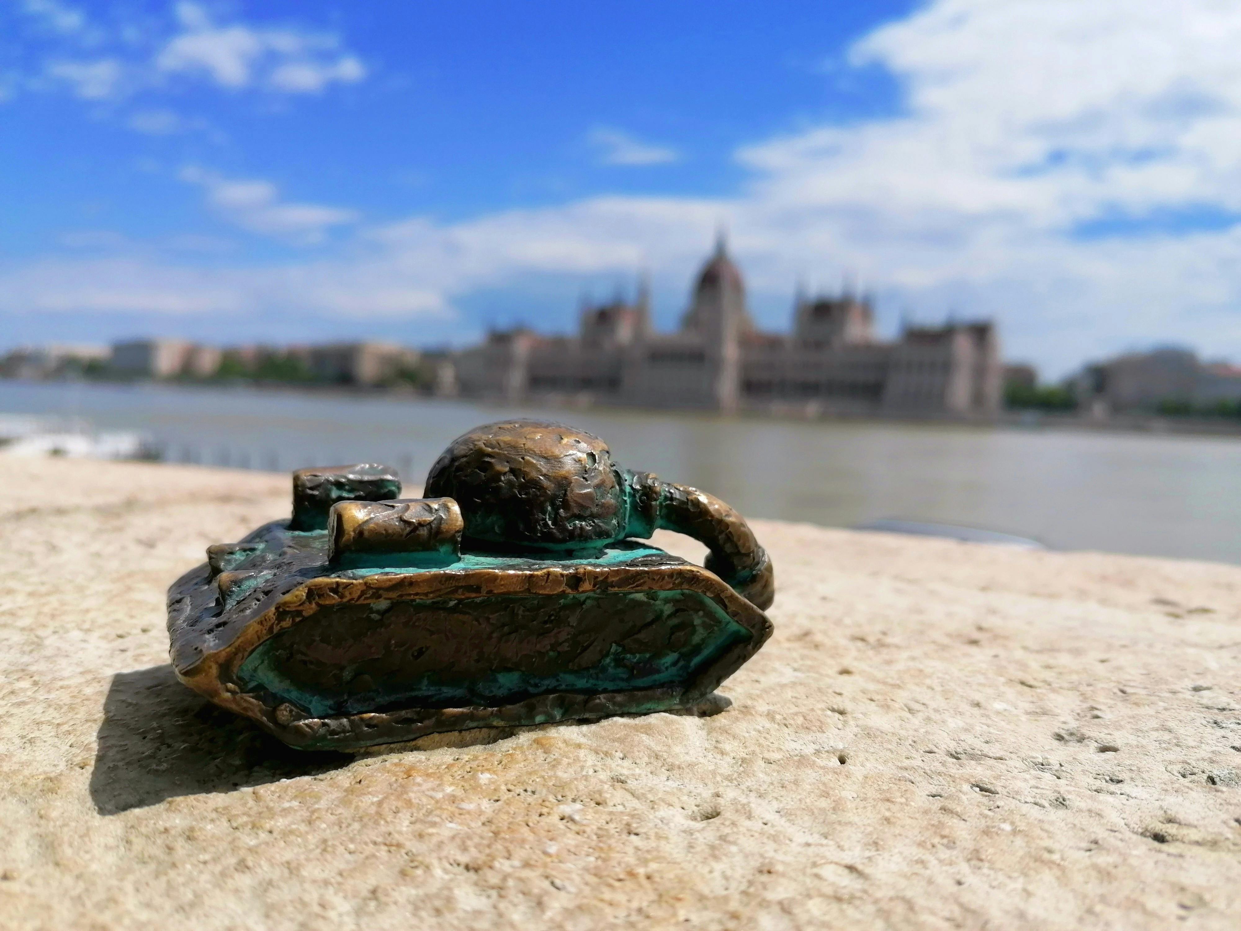 Self-guided Discovery Walk on Budapest’s scenic Danube banks