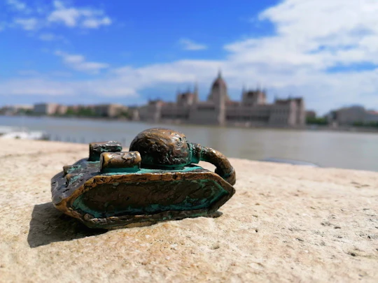 Self-guided discovery walk on Budapest’s scenic Danube banks