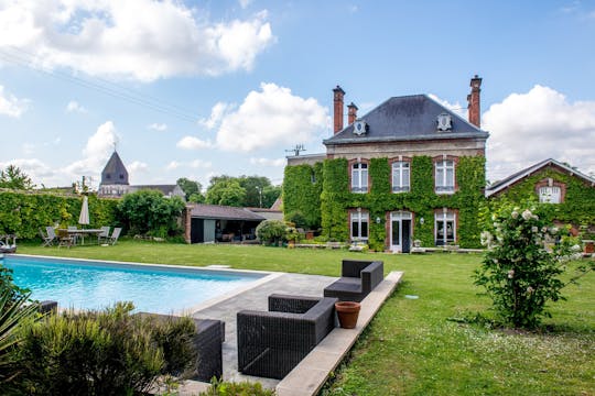 Small-group champagne tasting class and lunch near Epernay