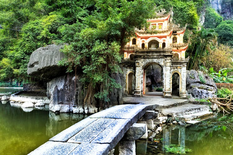 Full-day Tam Coc & Hoa Lu ancient capital tour