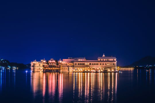 Giro in bicicletta intorno al lago di Udaipur