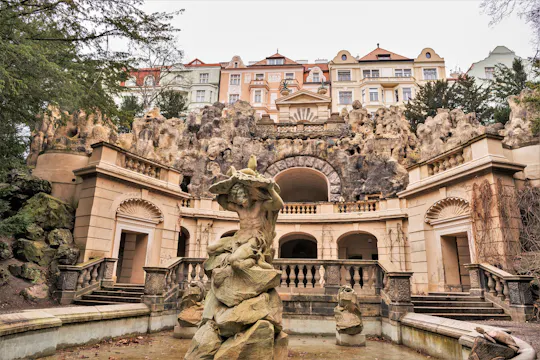 Caminhada de descoberta autoguiada de Praga escondida em Vršovice, Vinohrady e Žižkov