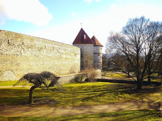 Caminhada de descoberta autoguiada nas lendas de Tallinn da Cidade Velha