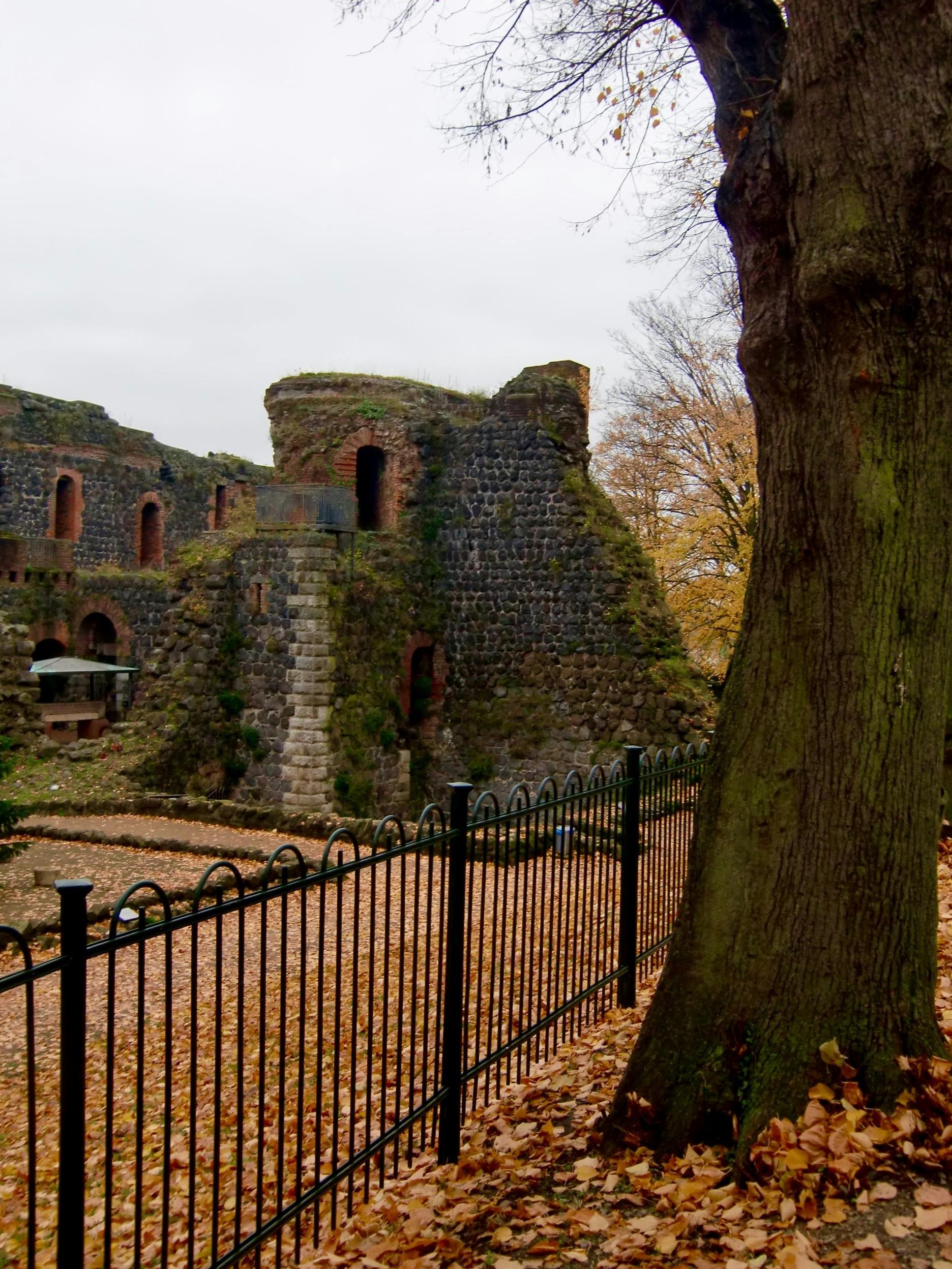 Self-guided discovery walk in Düsseldorf’s Kaiserswerth