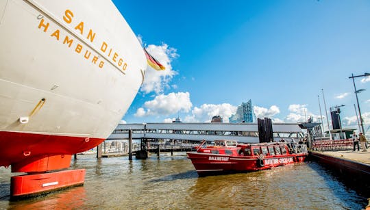 Hop-on Hop-off Hafenrundfahrt mit Ticket für das Museumsschiff Cap San Diego