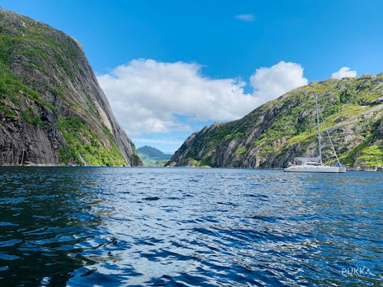 Safari in barca a vela artica da Svolvær a Trollfjord