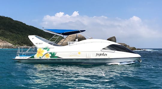 Croisière charter privée sur le bateau à fond de verre Zephir au départ de Mahé