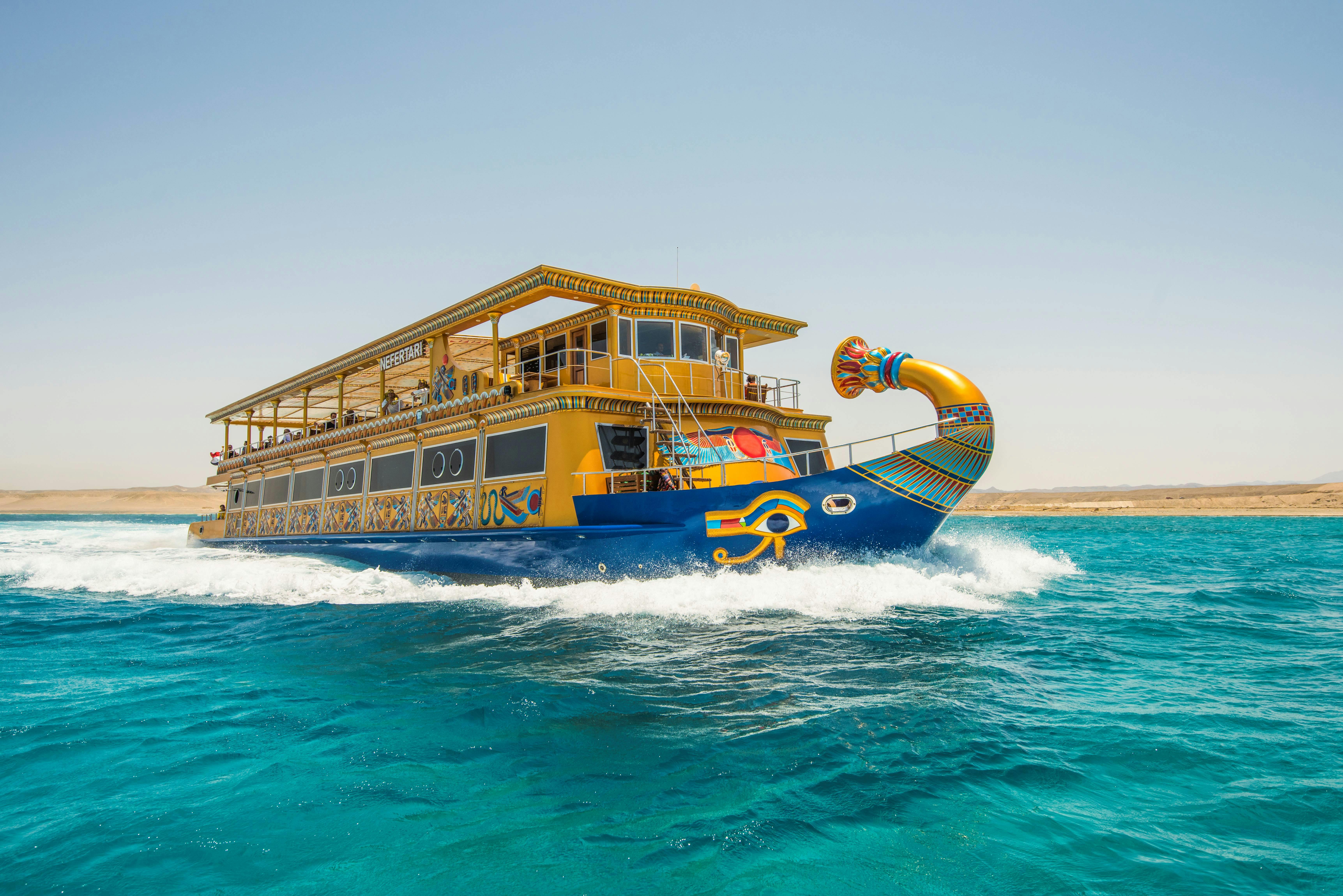 VIP-Abendkreuzfahrt auf der Nefertari-Yacht ab Marsa Alam