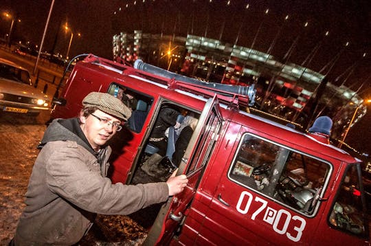Visite nocturne en petit groupe de Varsovie en minibus rétro