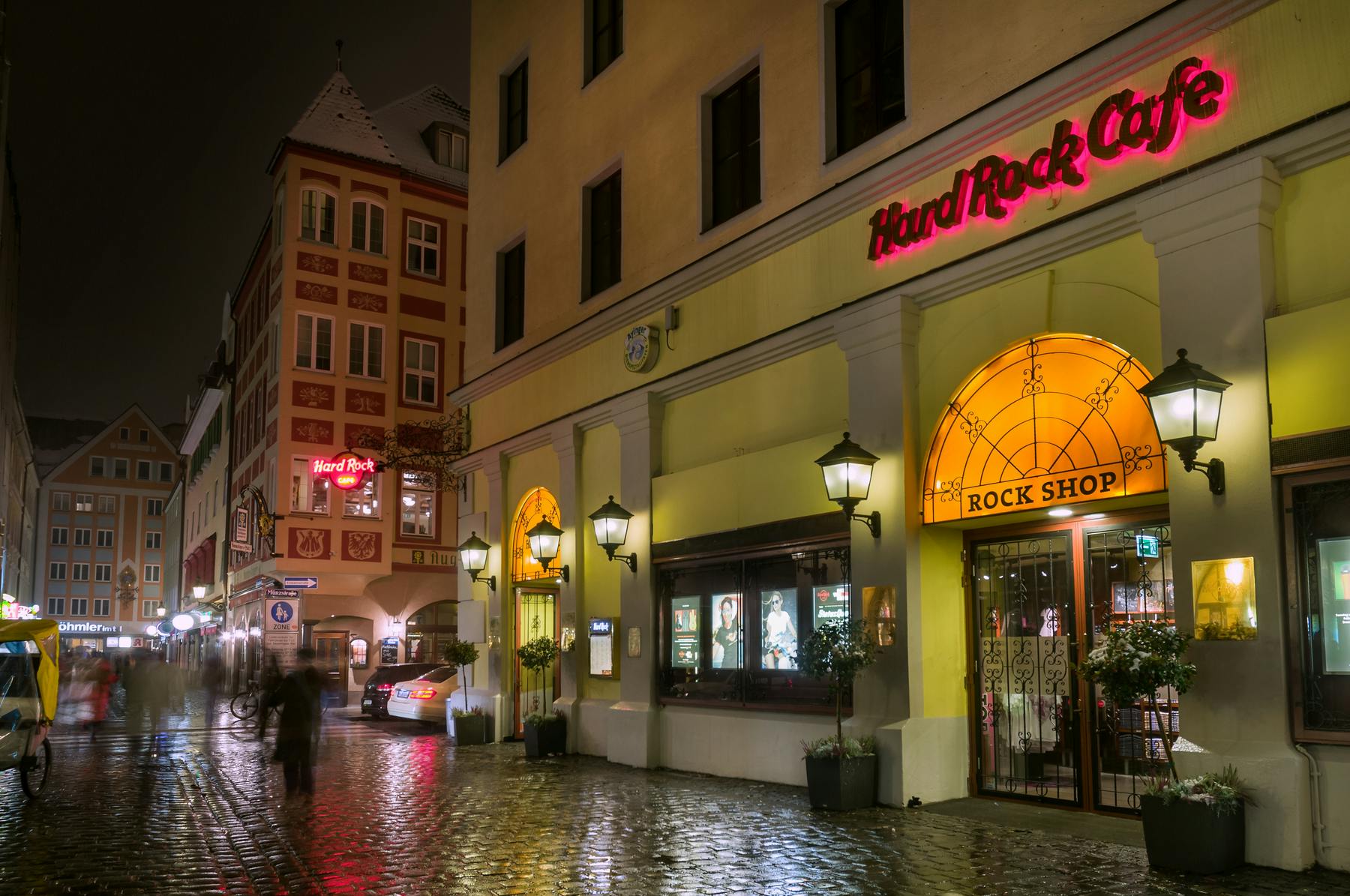 Asientos prioritarios con menú en el Hard Rock Cafe Múnich