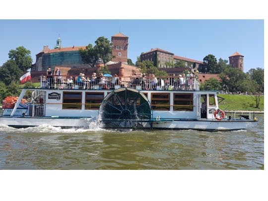 Cruzeiro turístico no rio Vístula em Cracóvia
