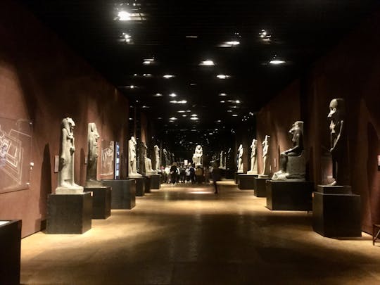 Visite guidée du palais royal et du musée égyptologique