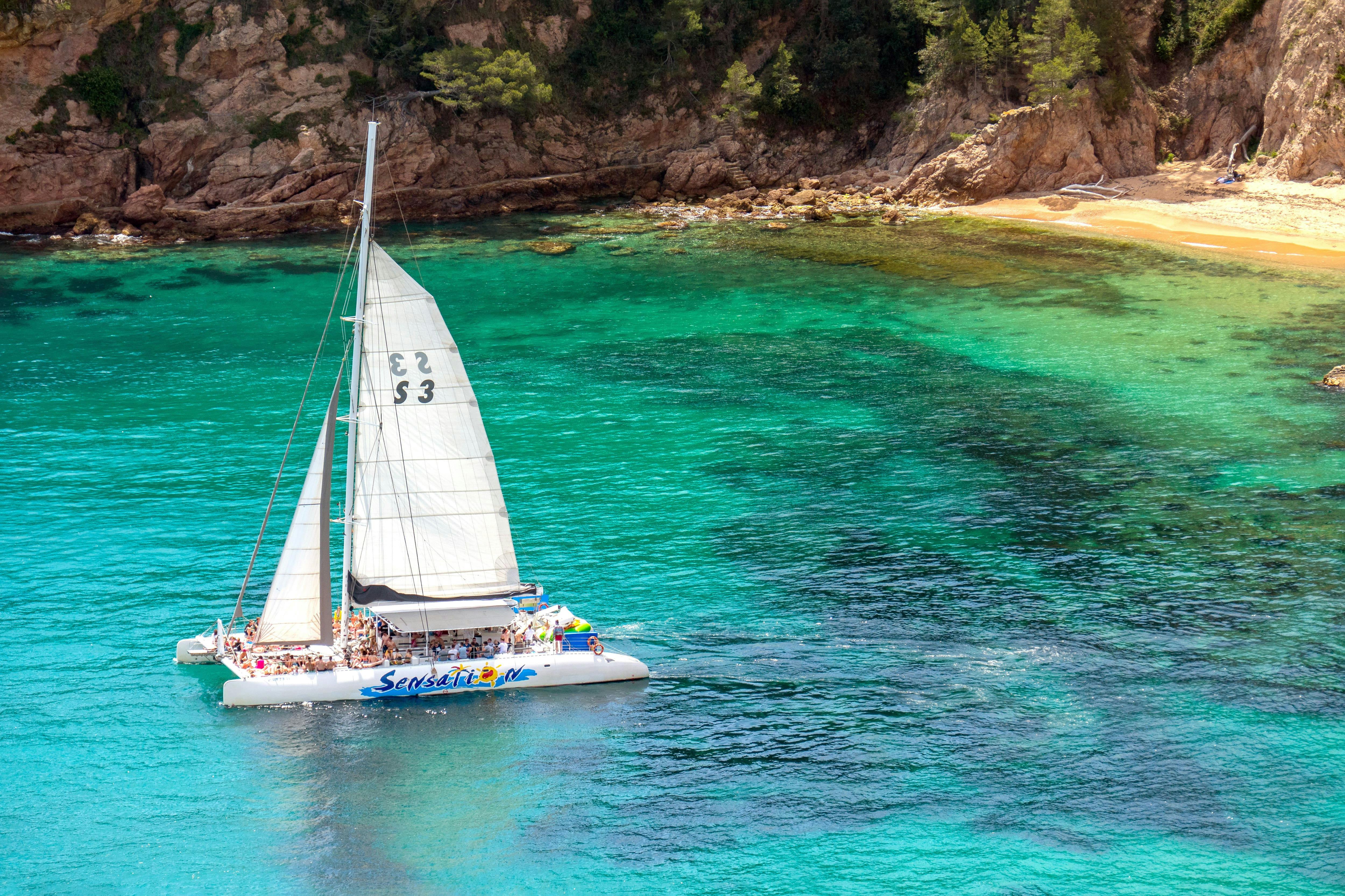 Experiencia en catamarán Sensation con transporte.