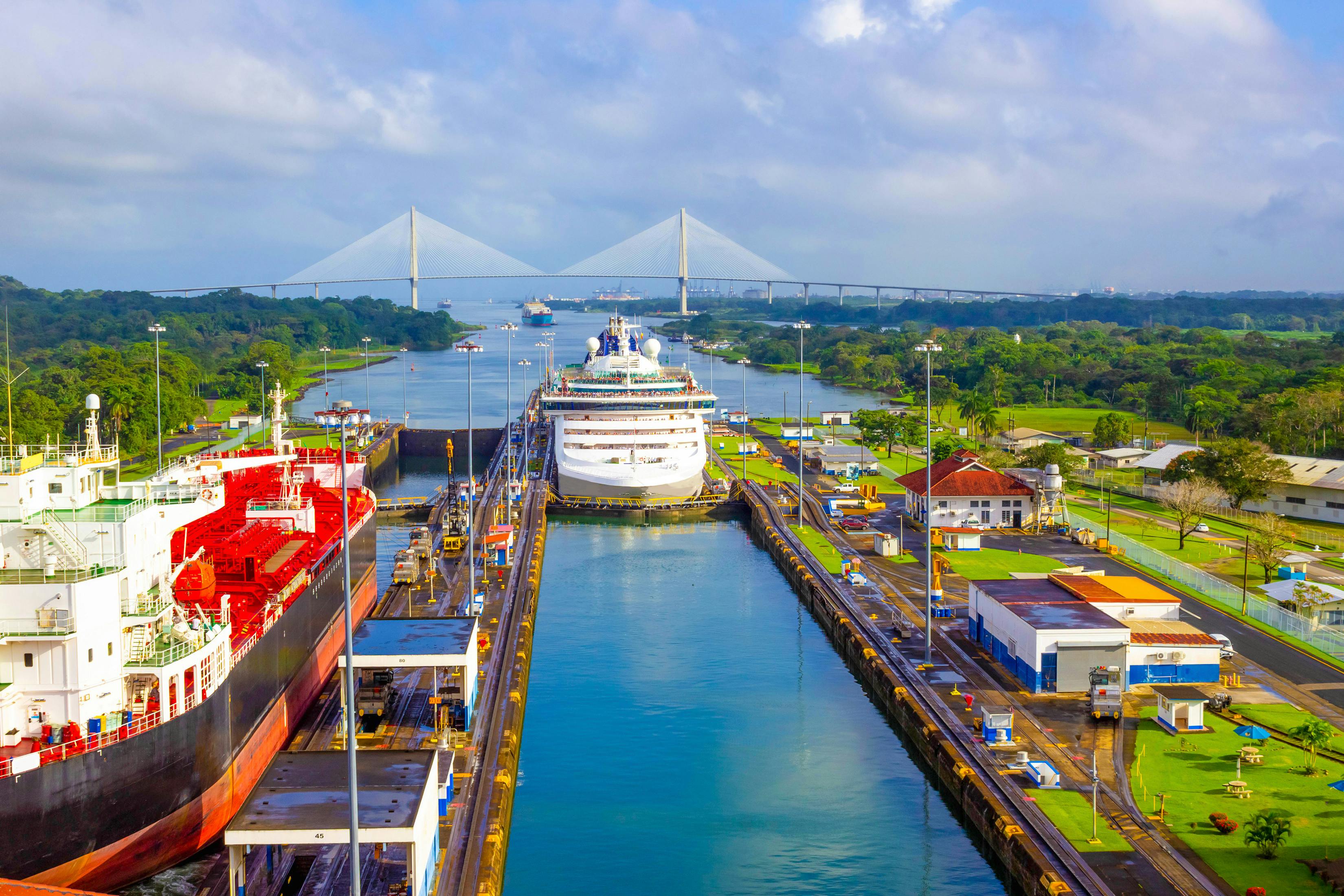 Walking Tour of Panama's Casco Antiguo and Panama Canal