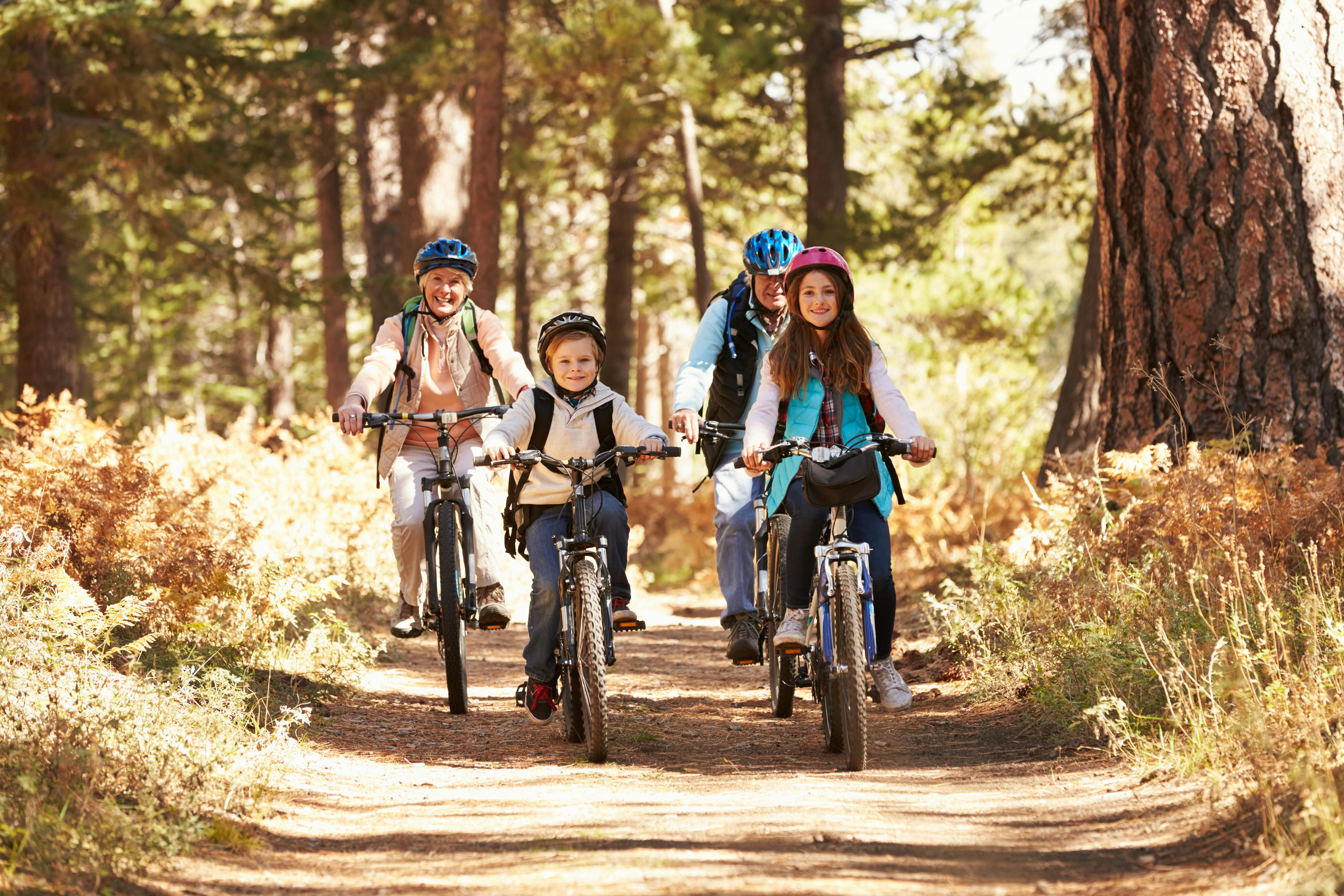 The children are riding bikes. Велоспорт для детей. Детская Велошкола. Велогонки для детей. Велосипедный спорт дети.