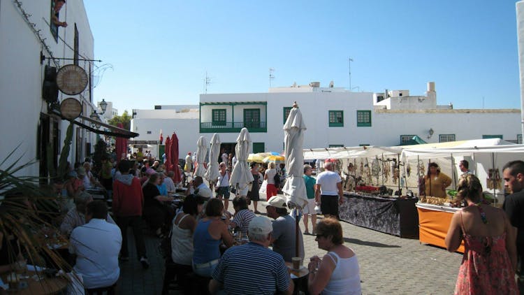 Market & La Graciosa Island