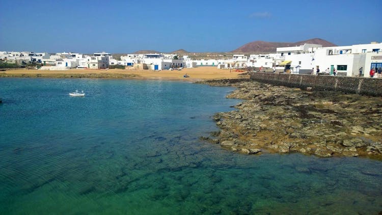 Market & La Graciosa Island