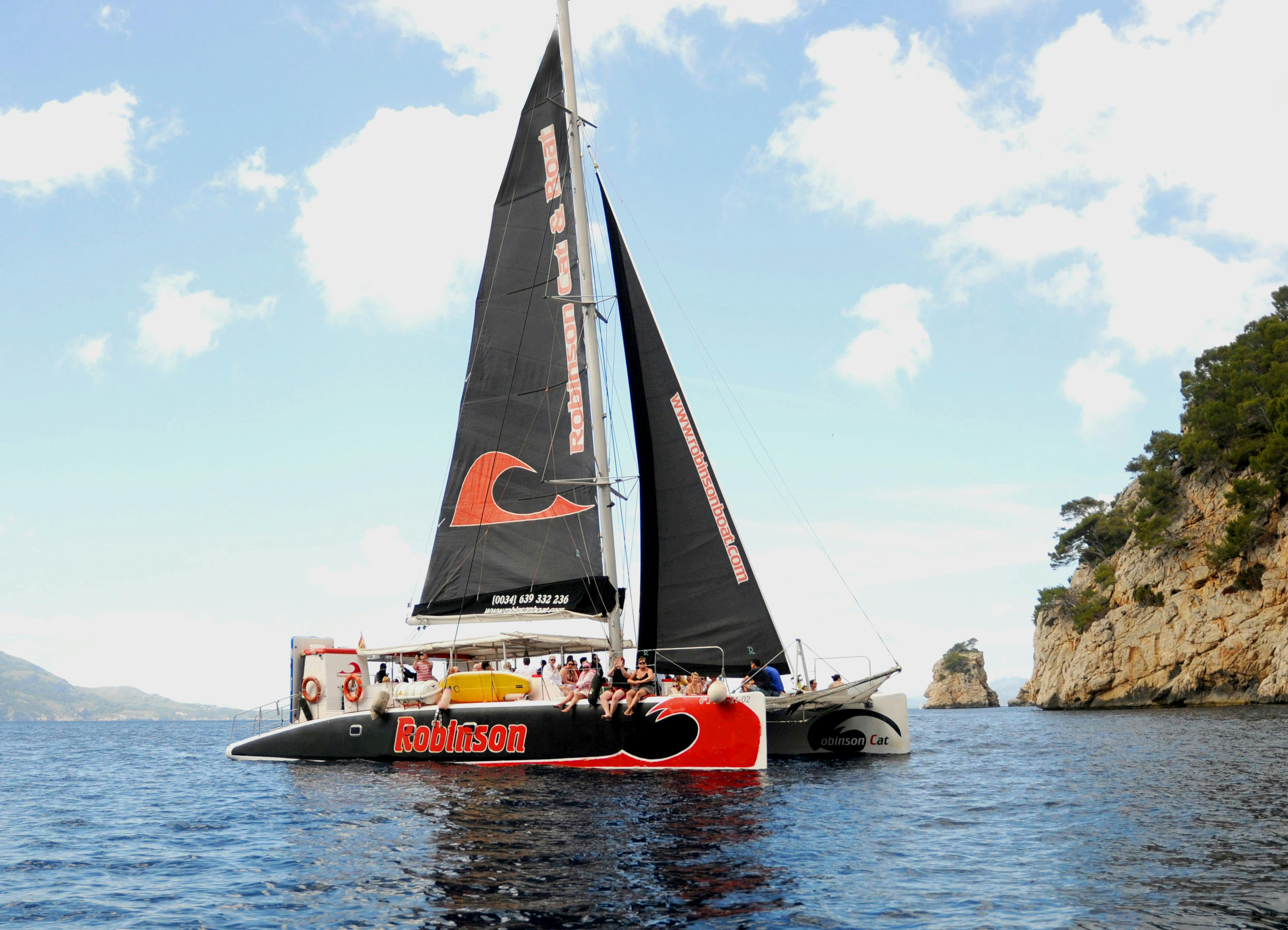 Viaje en catamarán Robinson con transporte desde el norte de Mallorca