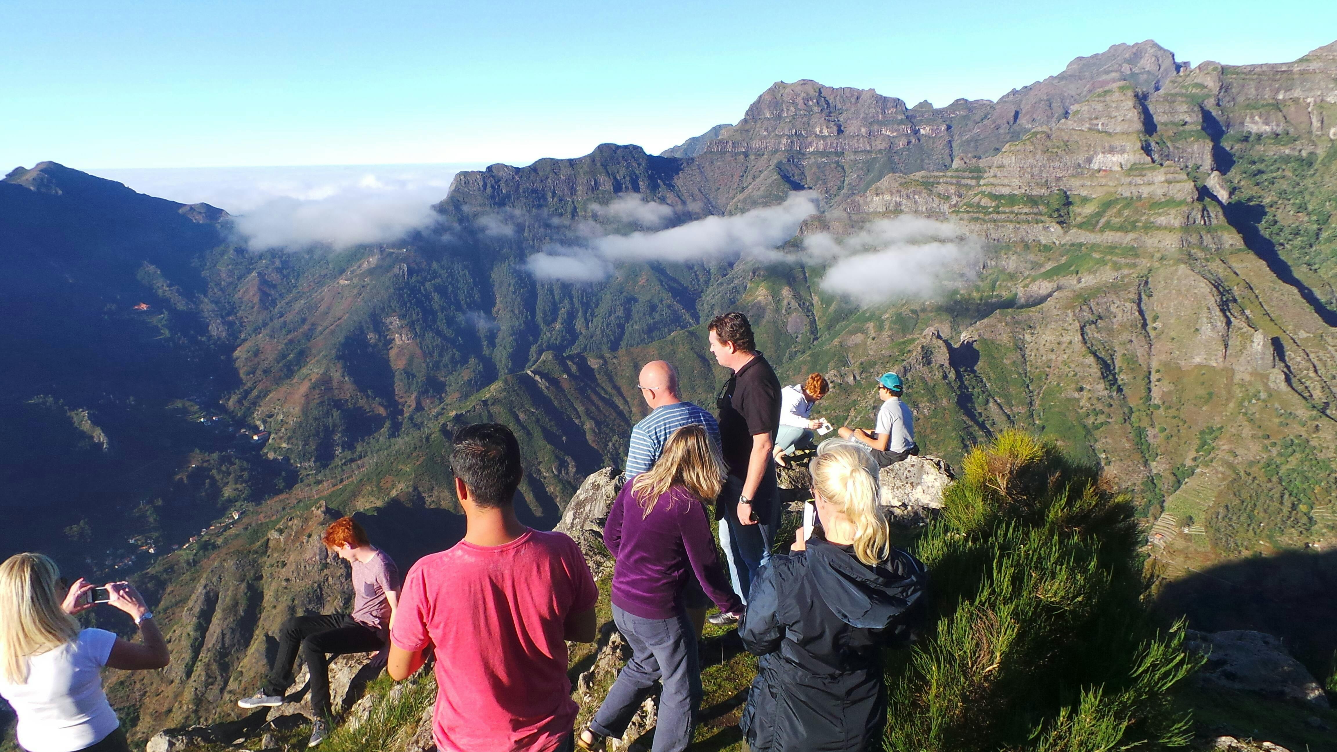 4x4 Cliffs, Valley & Catamaran Tour