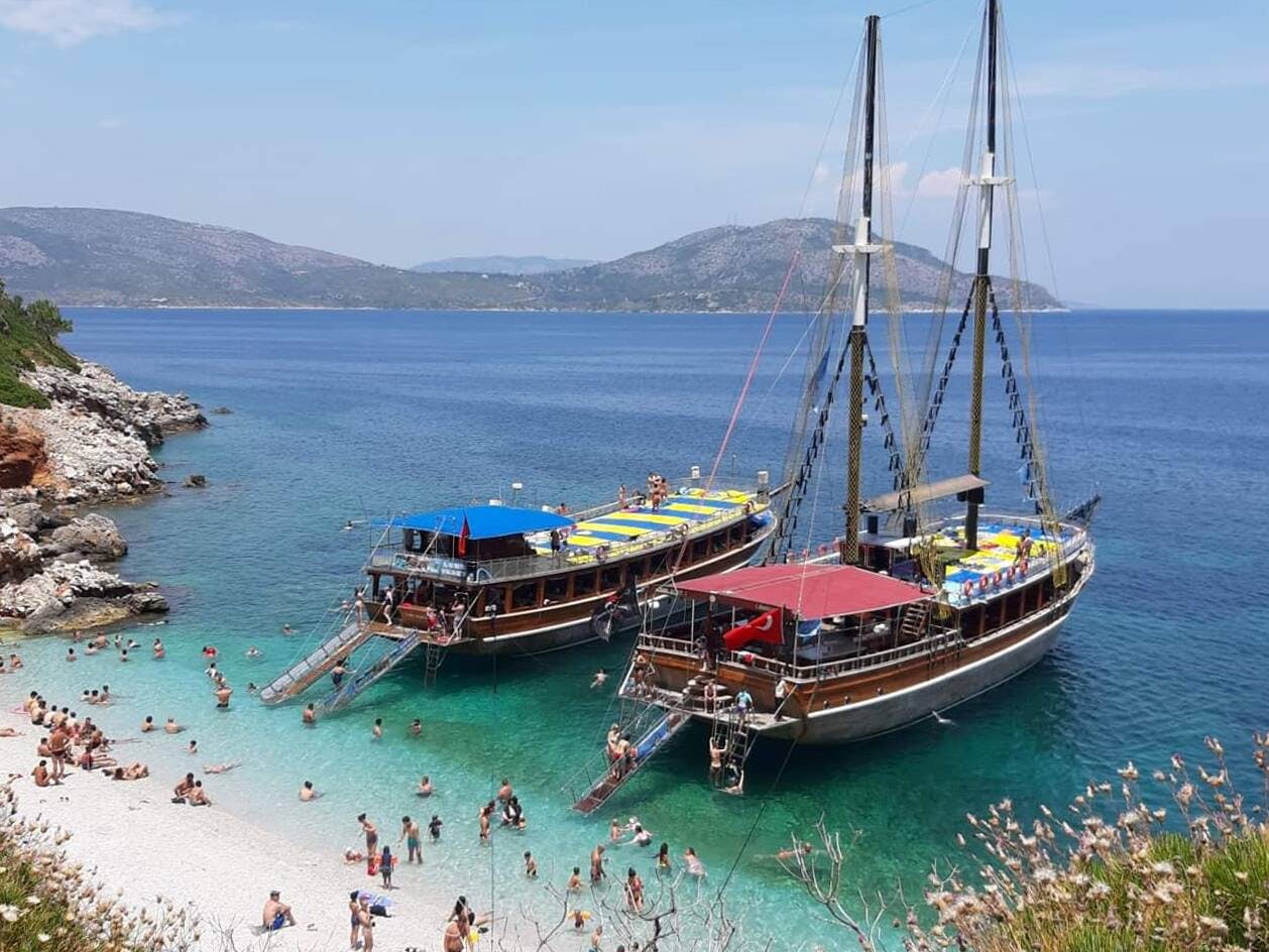 Recorrido en barco por las bahías del norte desde Kusadasi