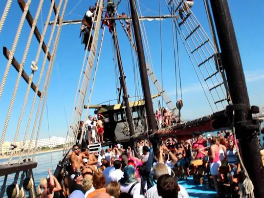 Paseo en barco pirata por Susa
