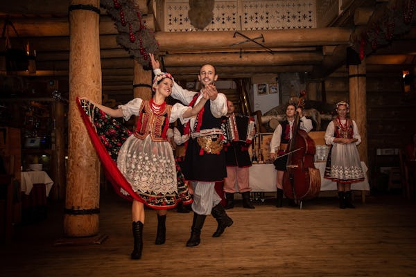 Polnische Folkshow mit Abendessen aus Krakau