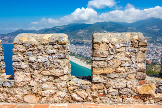 Excursión de invierno de un día completo por Alanya con visitas al teleférico, el castillo y las cuevas