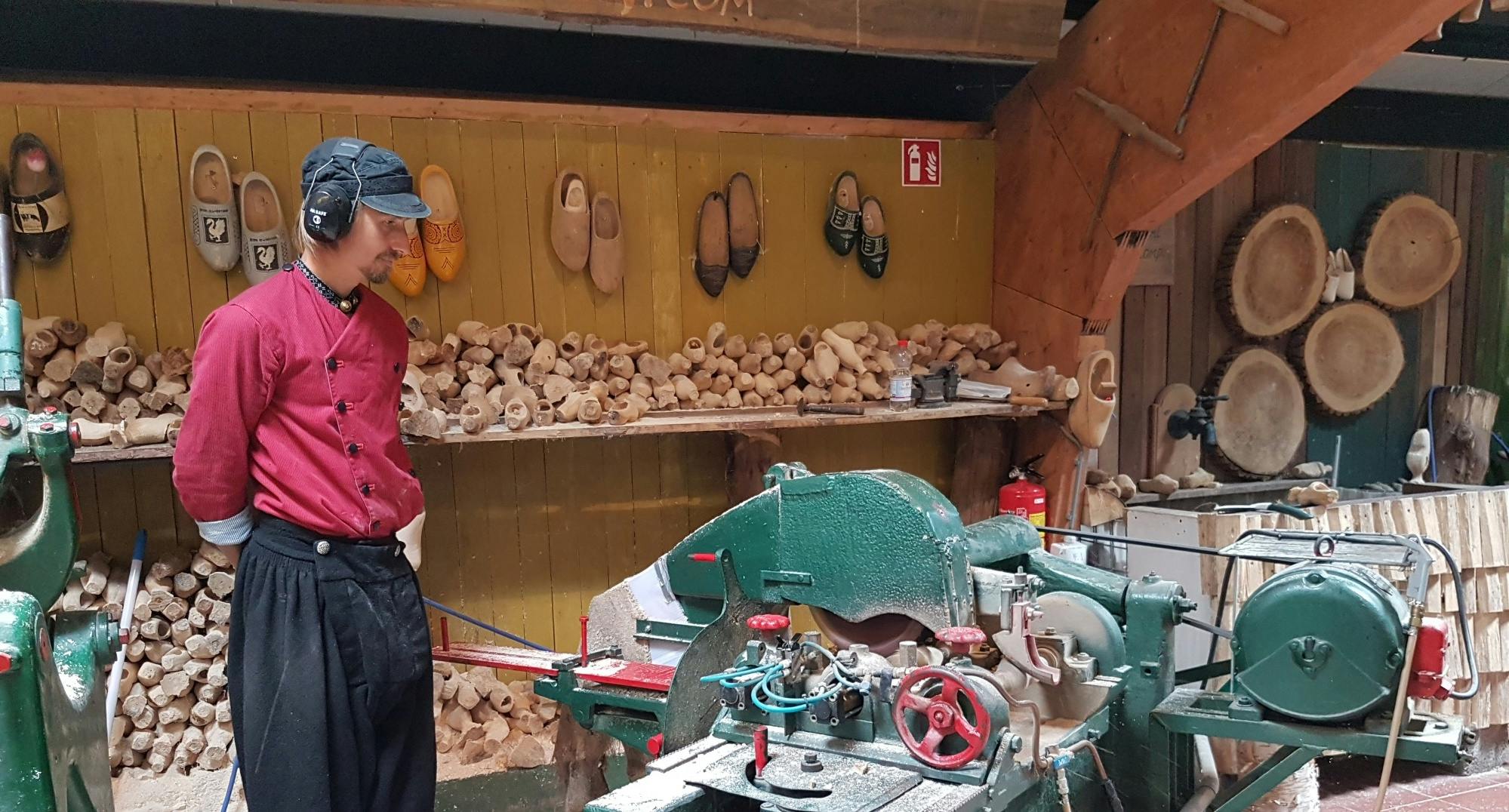 Visite de la ferme fromagère Simonehoeve et de l'usine de sabots avec des pâtisseries hollandaises