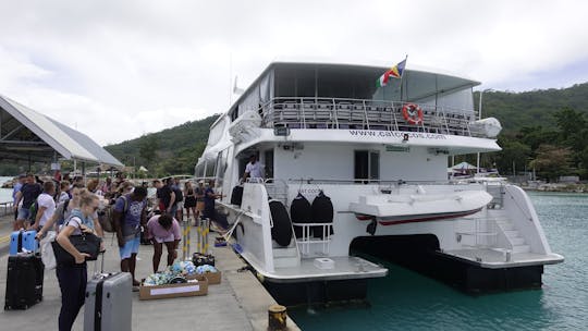 Bilhete de ferry rápido Cat Cocos de e para as Ilhas Mahé e La Digue