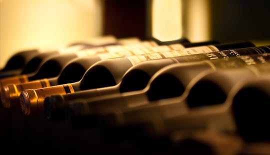 Zajęcia online na temat degustacji wina z sommelierem